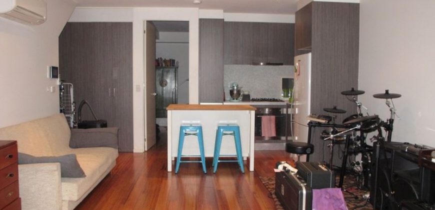 2/14 Prendergast Lane NORTH MELBOURNE