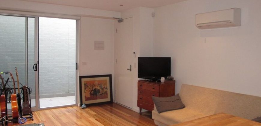 2/14 Prendergast Lane NORTH MELBOURNE