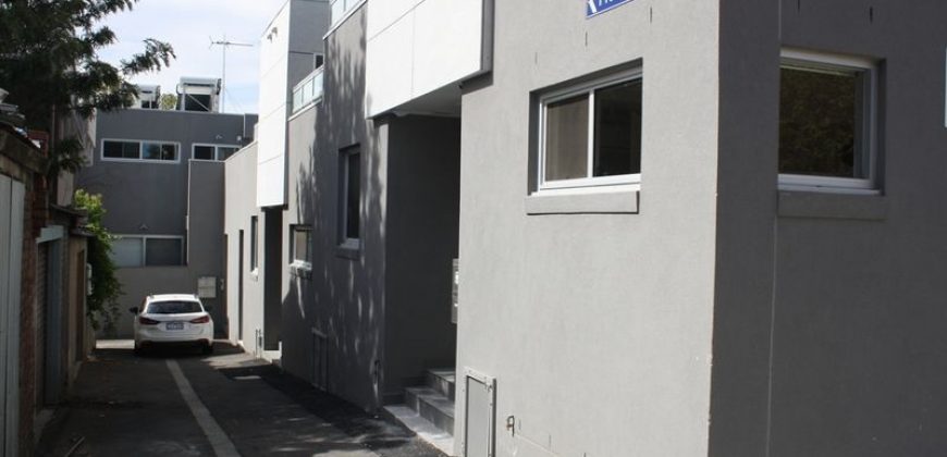 2/14 Prendergast Lane NORTH MELBOURNE